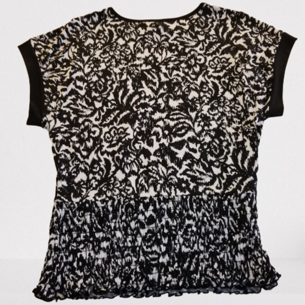 Alfani Floral Pullover Top Round Neckline Short Sleeves Black White Print Small - Picture 5 of 13